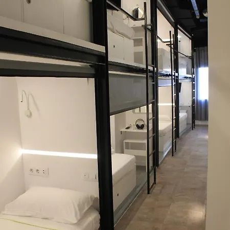 M Pods Capsule hotel 2*