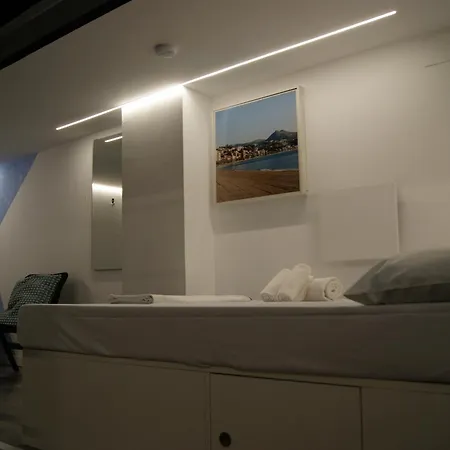 Capsule hotel M Pods