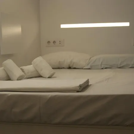 Capsule hotel M Pods 2*
