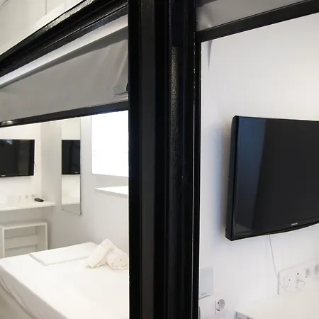 Capsule hotel M Pods 2*