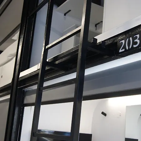 M Pods Capsule hotel 2*
